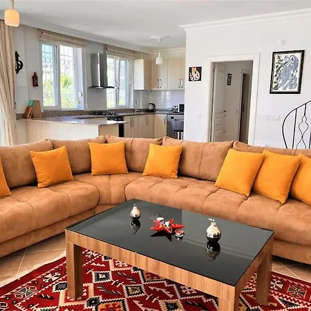 Red A1/ Muhtesem Deniz Manzarasi, Genis Bahce فيلة